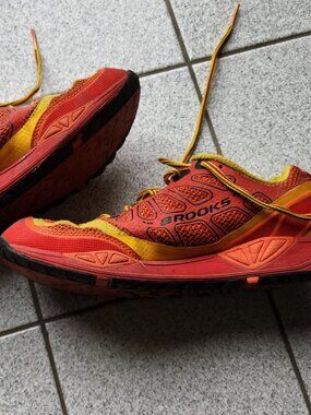 BROOKS Cascadia (M8.5)